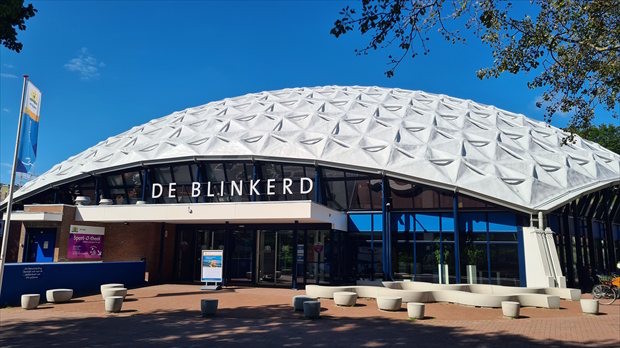 Zwembad De Blinkerd in Scheveningen, waar riothermie voor het zwembad wordt toegepast.